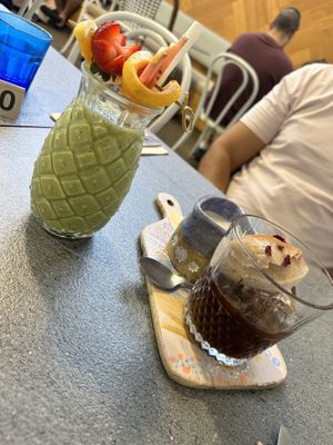 Green smoothie and chai latte  #Veganuary at The Cardamom Pod in Southport