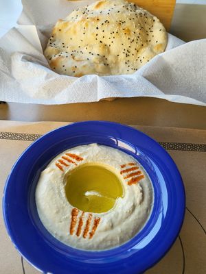 Humus at Al'Zaátar in Craiova