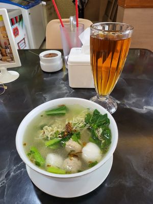 Baso campur complit at Karunia Baru in Bogor