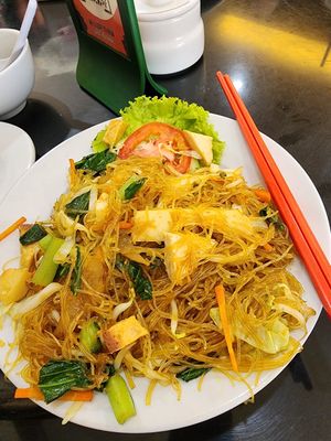 Bihun goreng at Karunia Baru in Bogor