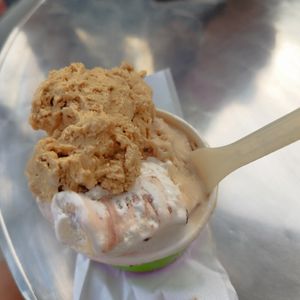 Gelato nocciola, caffè e variegato alla nutella at GelArte in Taggia