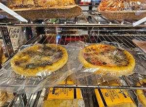 Mini pizzas at Hangry Planet in San Bruno