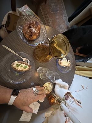 Cinnamon bun & blueberry cake (dangerously good)   at Kahvila Rakastan in Helsinki