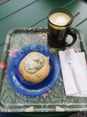 Spinach and vegan cheese bun with oat latte at Kahvila Rakastan in Helsinki