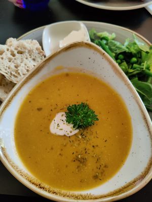 Myskikurpitsakeitto/ pumpkin soup freshly baked bun at Kahvila Rakastan in Helsinki