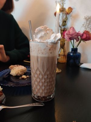 Hot cocoa at Kahvila Rakastan in Helsinki