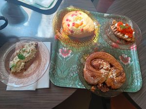 Pie with egg-butter, bun with rhubarb and strawberry, cinnamon bun, pie with vegan caviar at Kahvila Rakastan in Helsinki