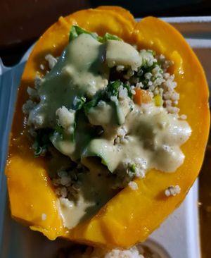 Vegan beef curry with papaya 🌱🍛 at Plant-Based Heaven + Papaya in Honolulu