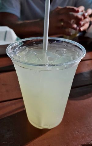 Homemade lemonade 🍋 at Plant-Based Heaven + Papaya in Honolulu