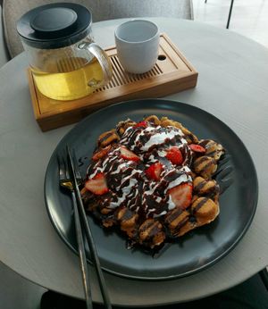 Vegan strawberry chocolate bubble waffle at Bobo Coffee and Tea House in Haemeenlinna