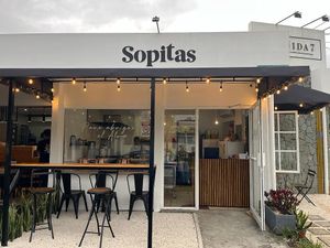 Welcome to Sopitas!! in this little corner we will make you feel at home with comforting, recovering foods and a friendly service! All our food are plant based, seasonal and gluten at Sopitas in San Jose