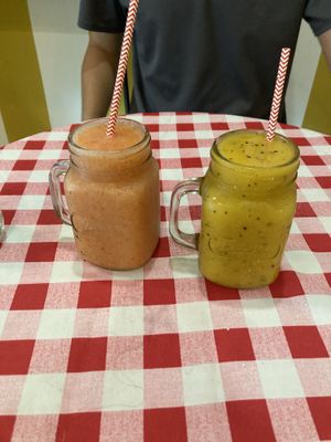 Mango manacuya & fresa y mango  at Sopitas in San Jose