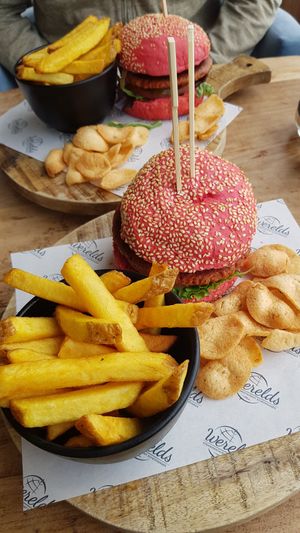 Vegan burger met frietjes at Strandrestaurant Werelds in The Hague