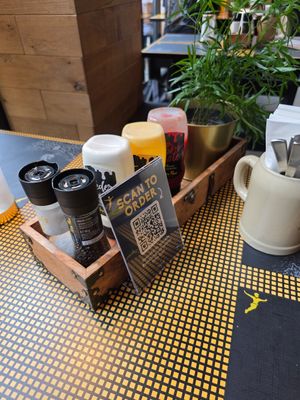 Tischdeko & Frittensauce at Peter Pane in Nuremberg