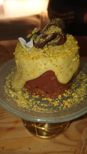 Vegan queen, chocolate con pistacho, delicioso at Natura in Madrid