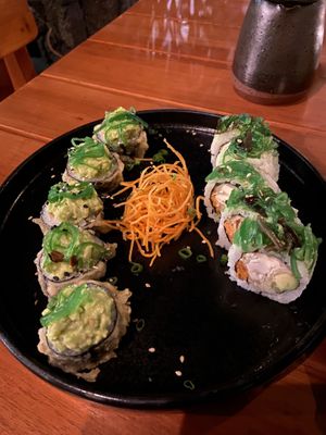 Rollo de midori vegetariano y rollo de Yasai   at  Midori in Puerto Ayora