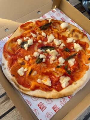 Vegan & gluten-free margherita at Mangiamo! in Valencia