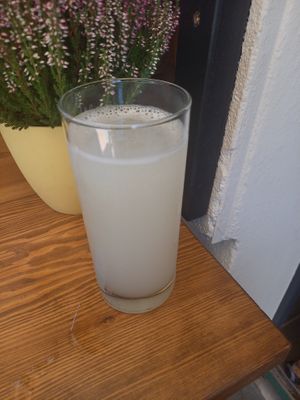 Litchi Schorle at Tô in Dresden