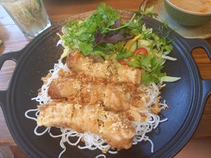 Vietnamesische Frühlingsrollen mit Reisnudeln und Gemüse (M6 in vegan) at Tô in Dresden