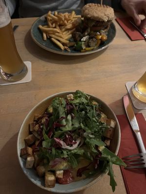 Vegane Bowl& Veganer Burger   at Blauer Fuchs in Freiburg