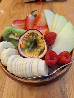 Acai bowl- without granola which isn't vegan at Mercador Café in Porto