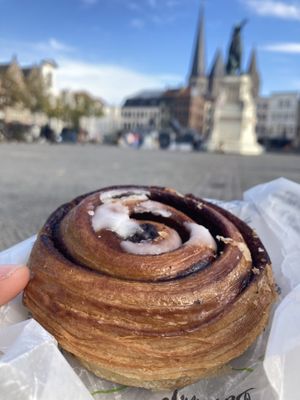 4 euro’s worth of cinnamon roll  at LUDO in Ghent