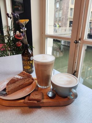 Vegan cake and coffees at LUDO in Ghent