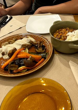 Seitan con salsa no roquefort y chili sin carne  at Veggira in Bilbao