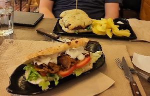 Smash burger & kebab at Veggira in Bilbao