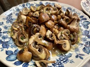 Portobello mushrooms in garlic oil  at Chia Chill Café in Madrid