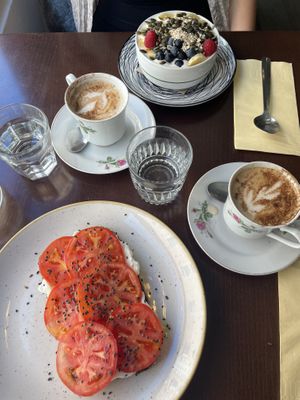 Tomate Feta Brot 11/10  at Chia Chill Café in Madrid