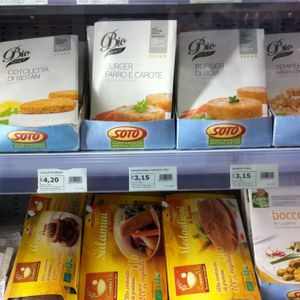 vegan burgers and meat at Biobottega - Via Treviso in Turin