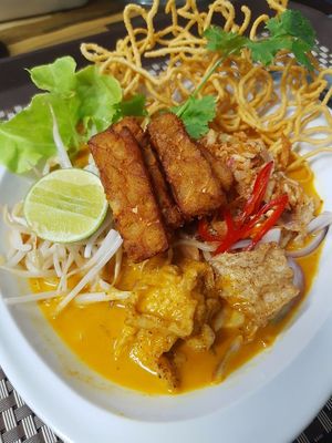 Khao Soi at Poke Bowl in Koh Chang