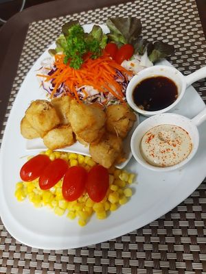 Garlic pepper and tofu salad at Poke Bowl in Koh Chang