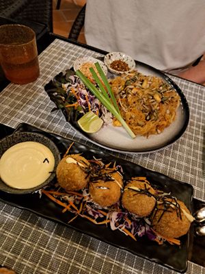 Vegan cheese balls with vegan lemon mayo and Pad thai at Poke Bowl in Koh Chang
