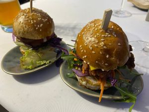Mini burger at their opening at Entrega430 X Veggiezz in Linz