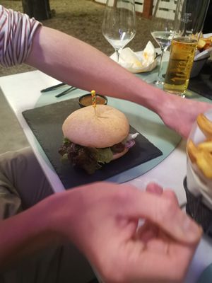 Another burger at Entrega430 X Veggiezz in Linz