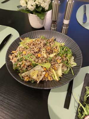 Quinoa salad  at Entrega430 X Veggiezz in Linz