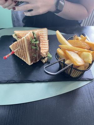 Clubsandwich mit Pl  at Entrega430 X Veggiezz in Linz