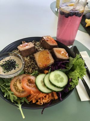 Rainbow Bowl  at Entrega430 X Veggiezz in Linz