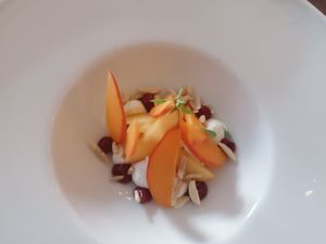 Sir Elton mess (fresh fruits, meringues and whipped cream) at BIG Sister in Nancy