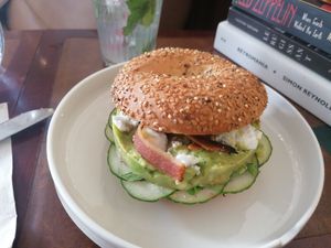 "Fête de la musique" special : Bagel with avodaco, cucumber, feta and bacon at BIG Sister in Nancy