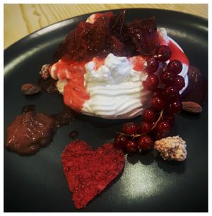 Delicious pavlova    at Plantenköök in Bremen