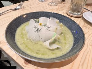 Schnittlauchsuppe mit Rettich  at Plantenköök in Bremen