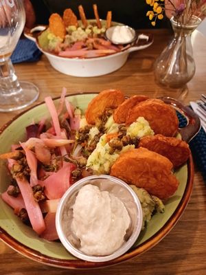 Spring herb puree, poached vegetables, tempeh, fried capers, veganaise at Karoot in Ghent