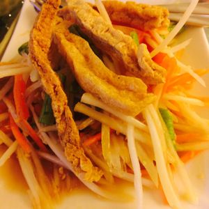 papaya salad at May Veggie Home in Bangkok