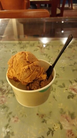 Thai tea ice cream and chocolate ice cream at May Veggie Home in Bangkok