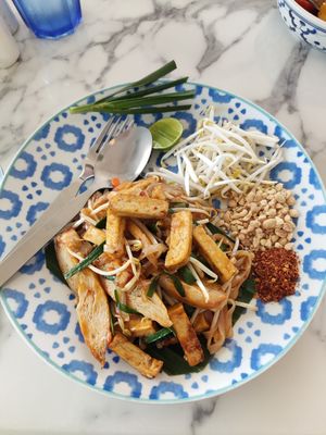 Phad Thai shrimp #Veganuary at May Veggie Home in Bangkok