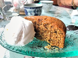 postre, tarta de zanahoria con helado gluten fees Vegan casero de coco at May Veggie Home in Bangkok