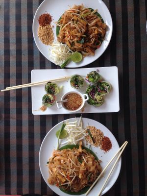 Pad tai and fresh vegetable aperitizer at May Veggie Home in Bangkok